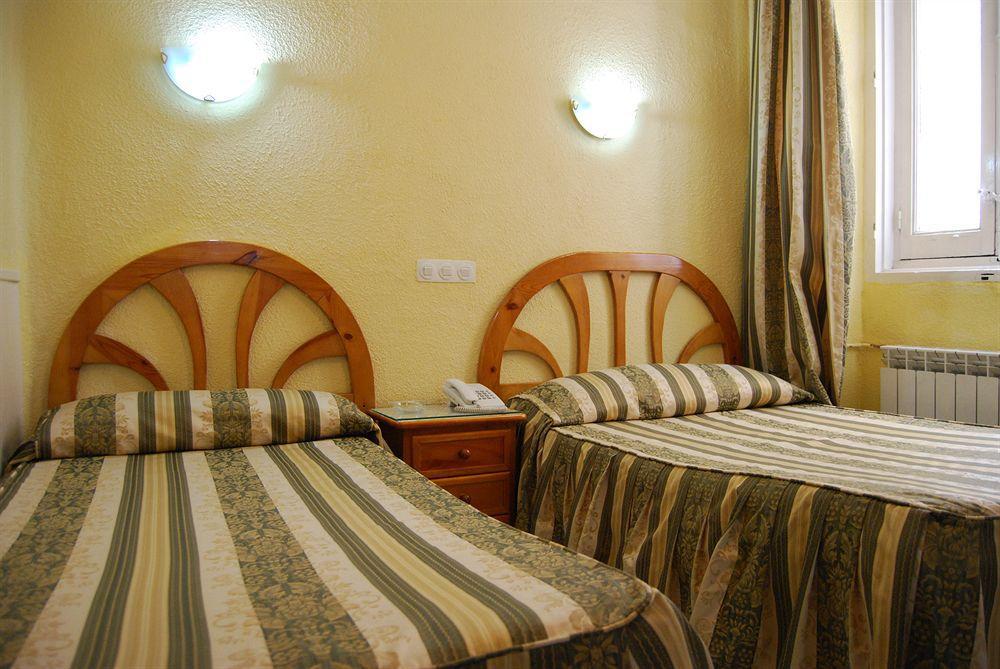 Hostal La Perla Asturiana Madrid Luaran gambar