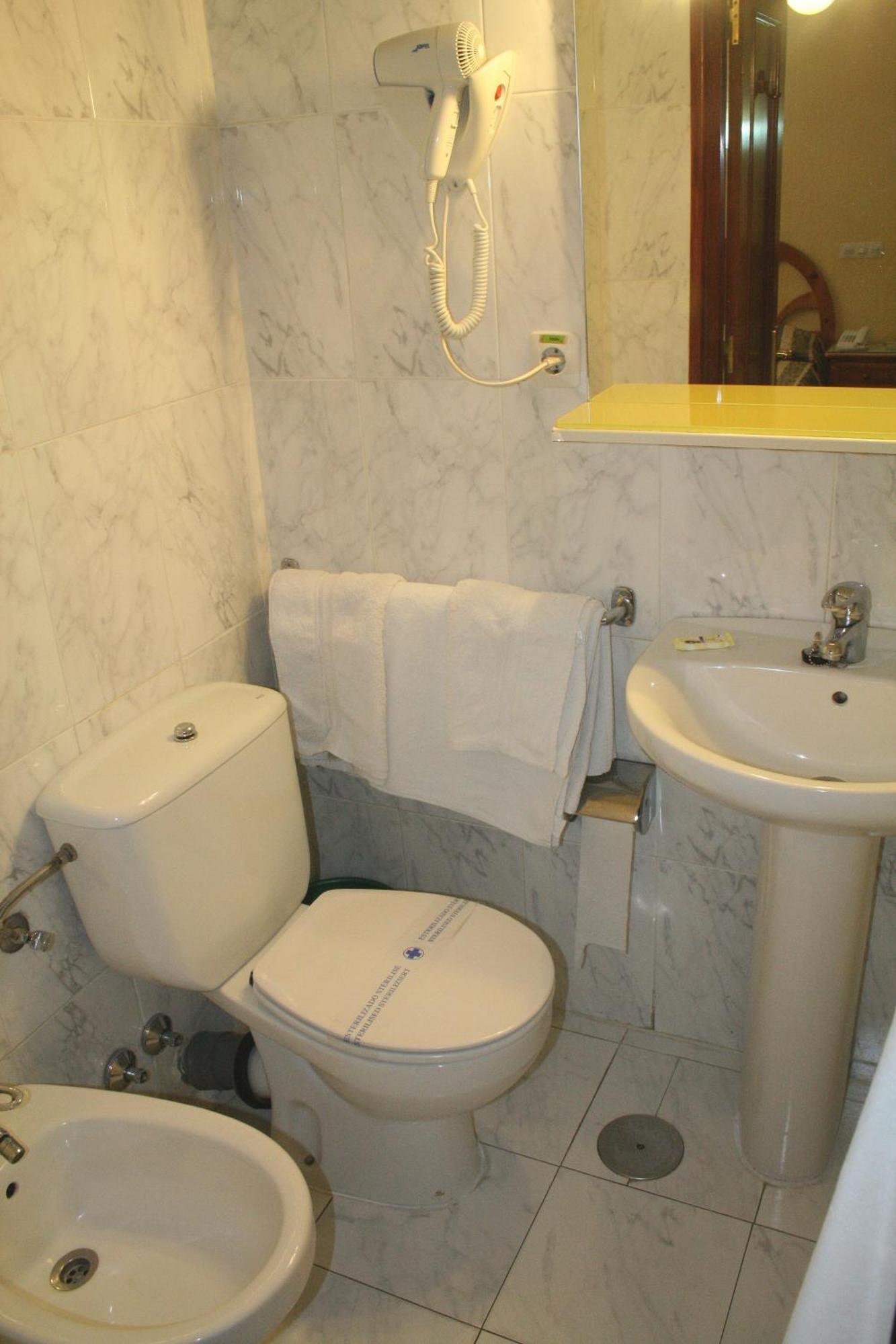 Hostal La Perla Asturiana Madrid Luaran gambar