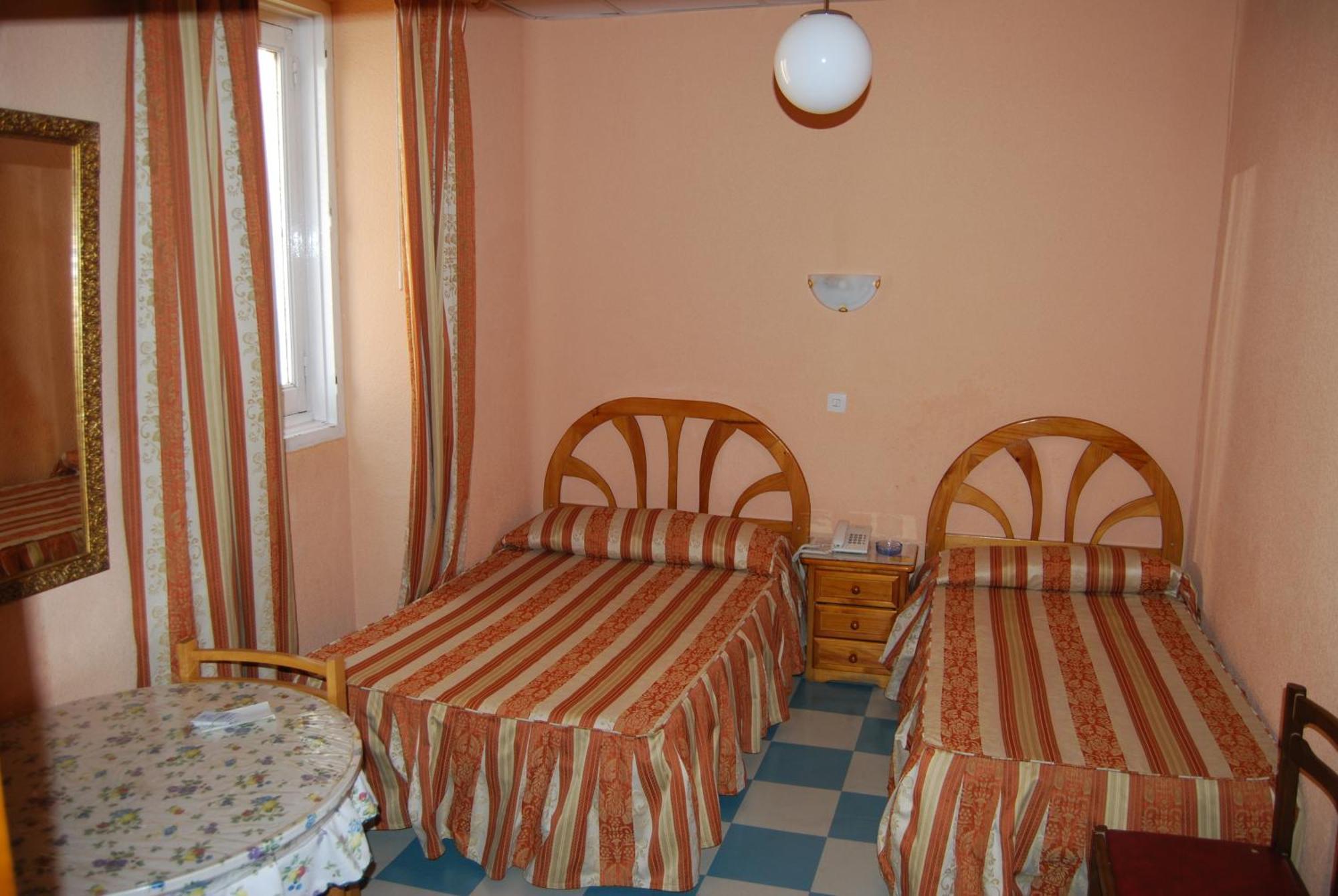Hostal La Perla Asturiana Madrid Luaran gambar