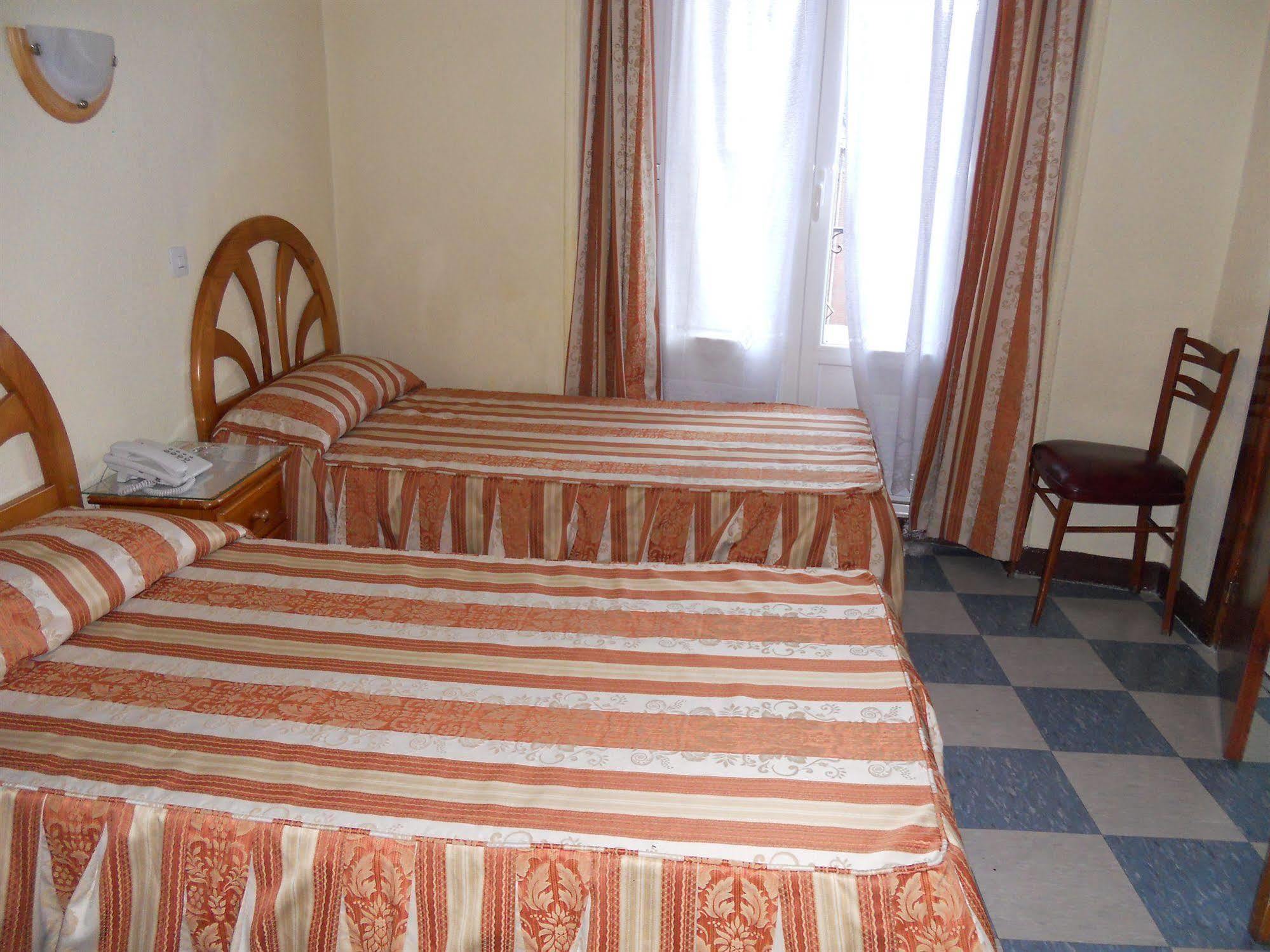 Hostal La Perla Asturiana Madrid Luaran gambar