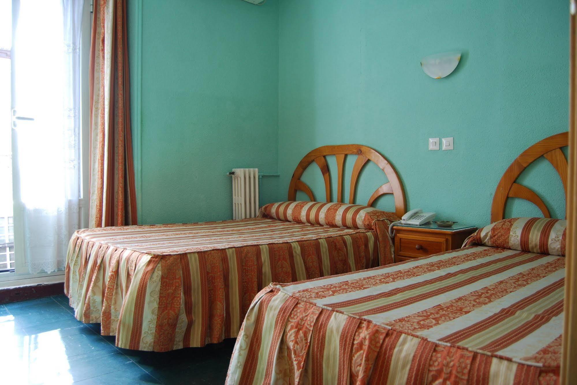 Hostal La Perla Asturiana Madrid Luaran gambar